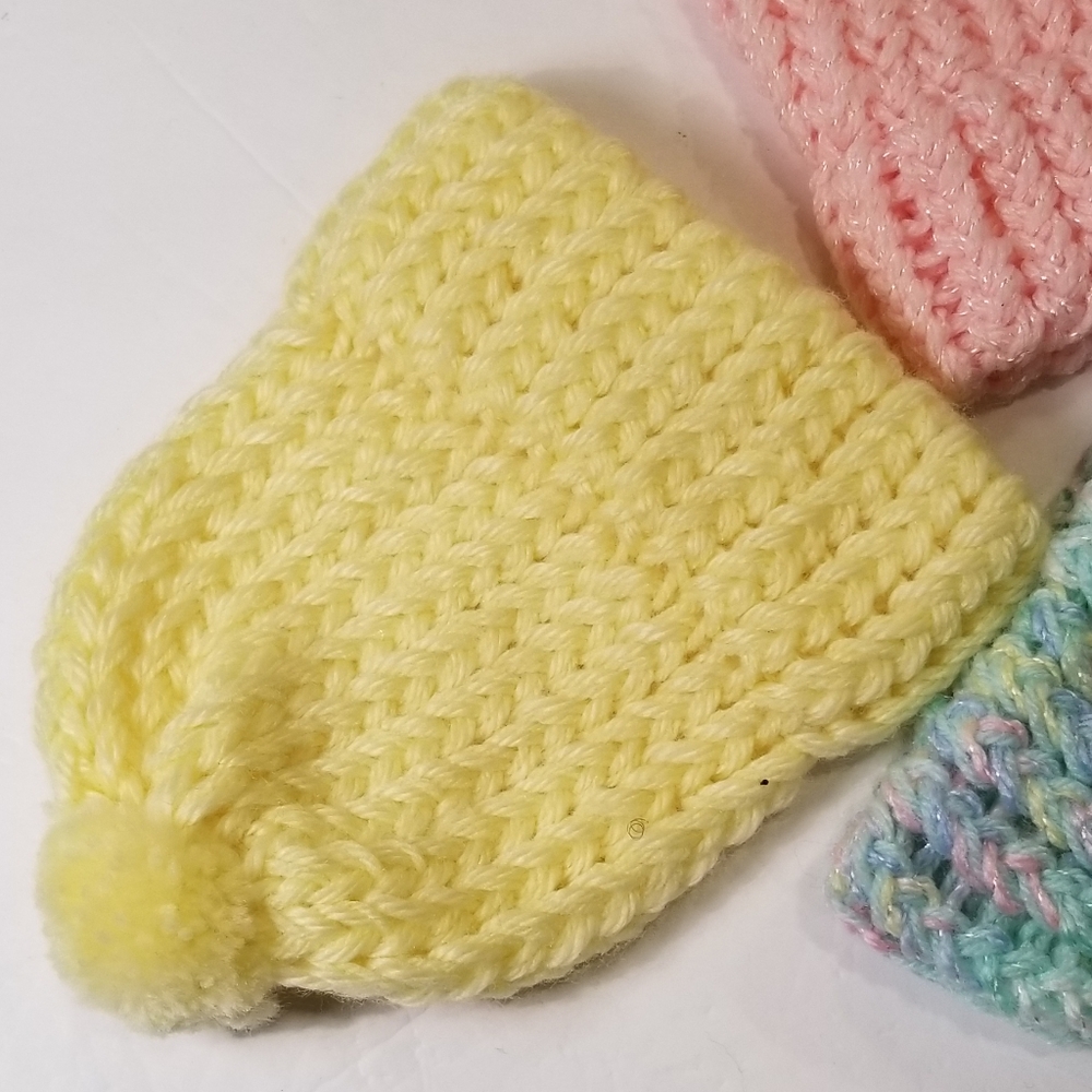 Set of 3 handmade    caps for newborn - Picture 2 of 4